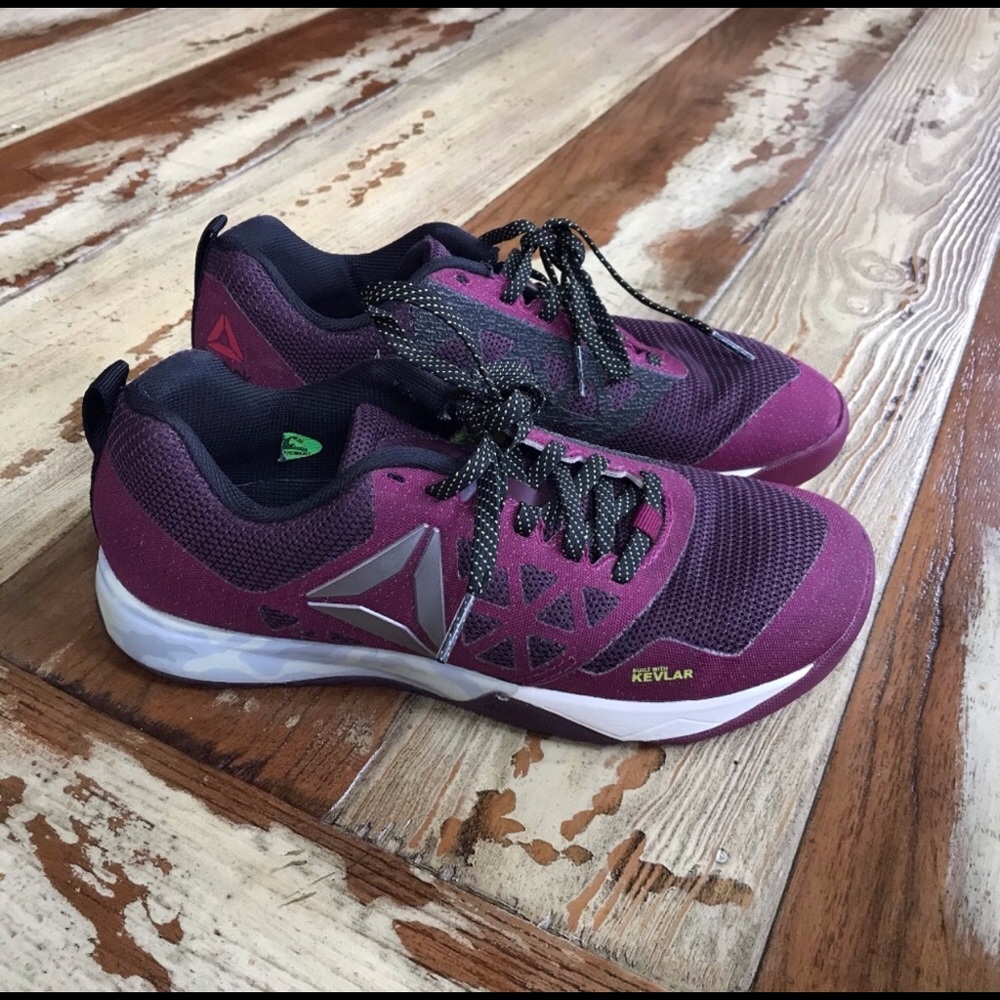 Size 7 nano 6’s in excellent condition